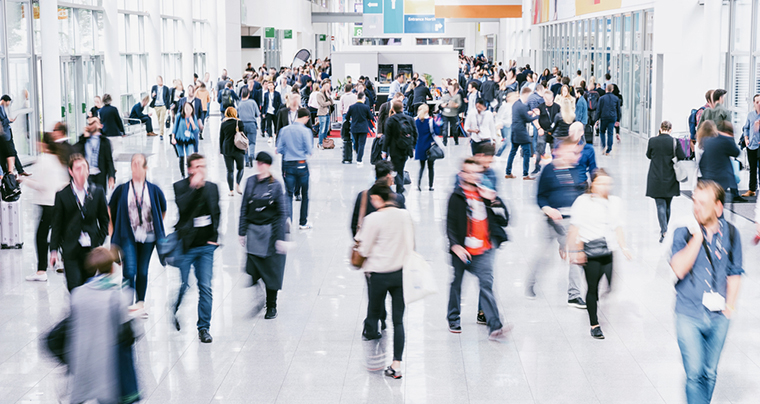 walking on the trade show floor | 13 trade show hacks | Pinnacle Promotions walking on the trade show floor | 13 trade show hacks | Pinnacle Promotions