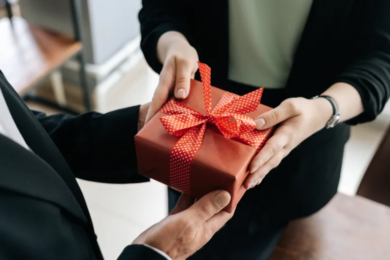 Choosing the Perfect Gifts for Board Members: A Thoughtful Guide